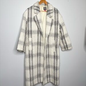 Vince Camuto Cream and Black Plaid One-Button Coat